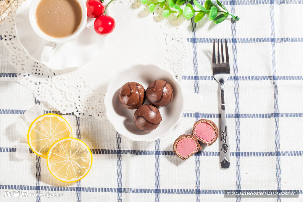 美味甜点与饮品的惬意组合