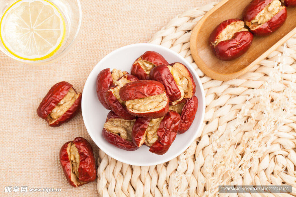 美味红枣摆拍图