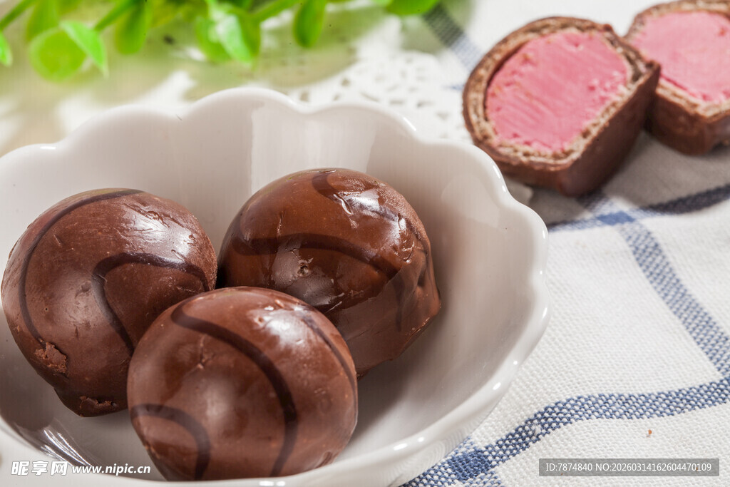 巧克力夹心蘑菇形甜点