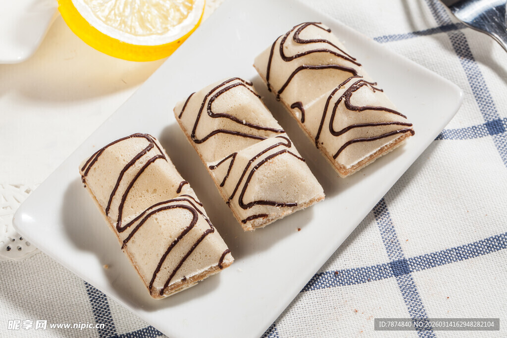 巧克力淋面小蛋糕