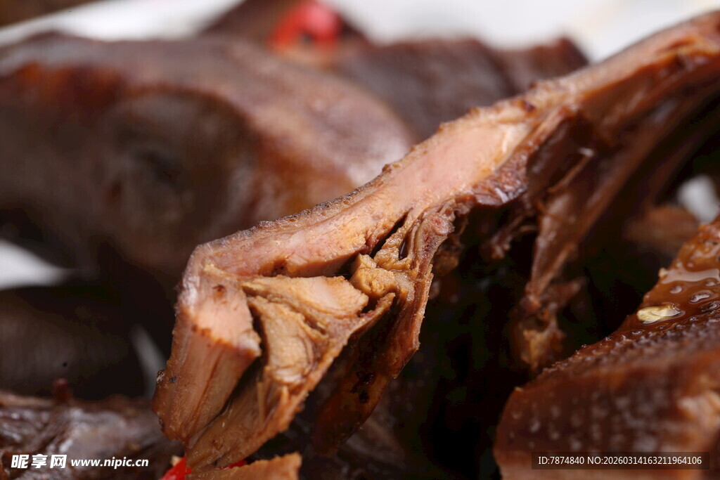 美味卤味鸭脖特写