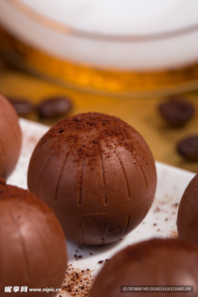 美味松露巧克力诱人呈现