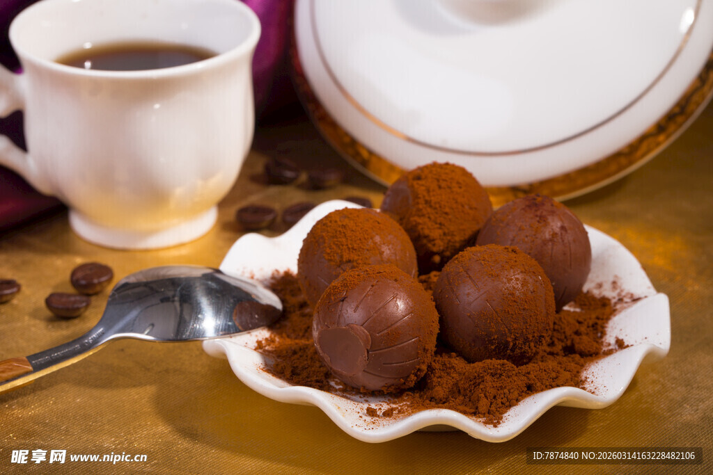 巧克力松露 搭配香浓咖啡