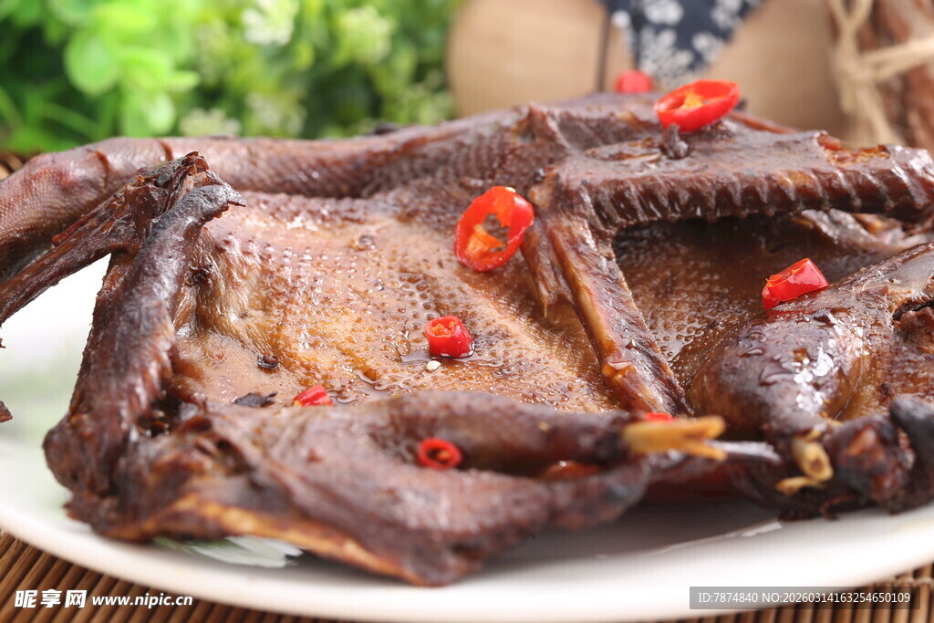 卤味鸭架 鲜香诱人