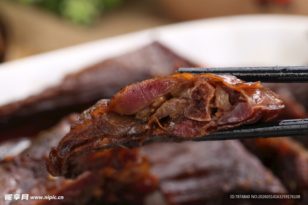 美味卤鸭脖特写