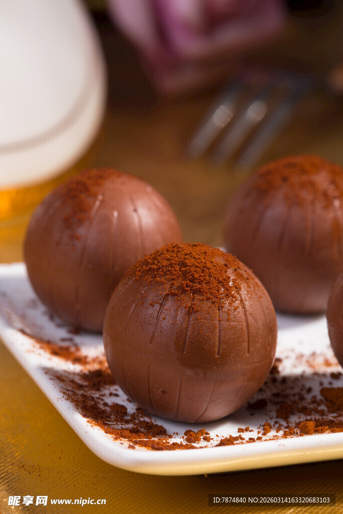 美味巧克力球甜点展示