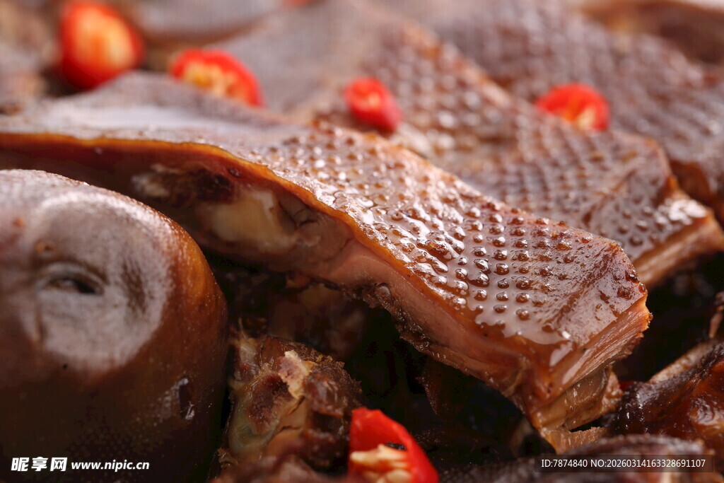 香辣诱人的卤味鸭头鸭脖