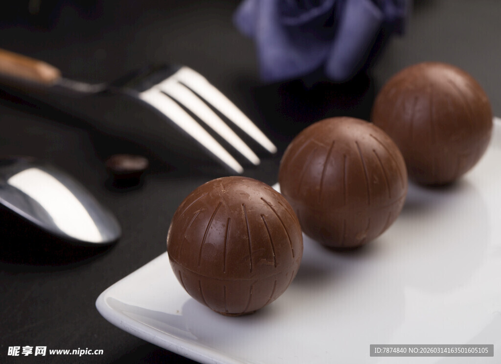 美味巧克力球摆盘展示