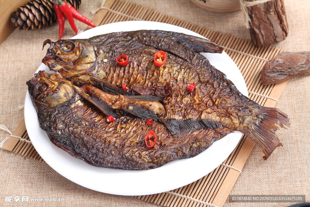 香煎美味鱼 色泽诱人