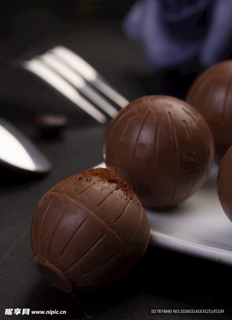 精致巧克力球