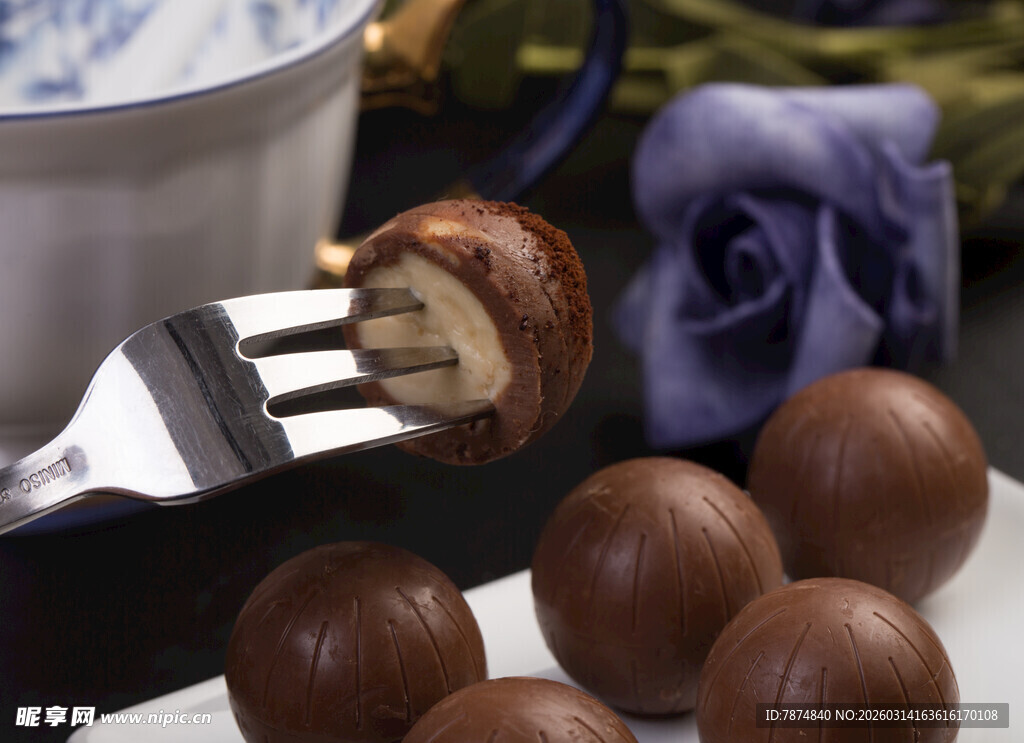 美味巧克力球与精致工具