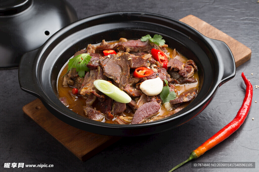 砂锅牛肉煲 鲜香诱人