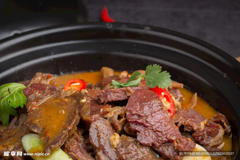 美味砂锅牛肉煲