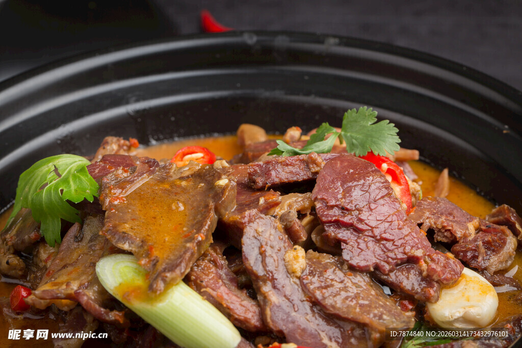美味砂锅牛肉菜肴