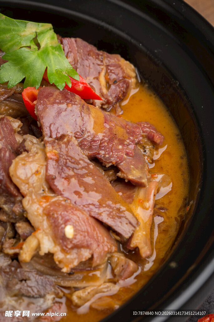 美味牛肉砂锅