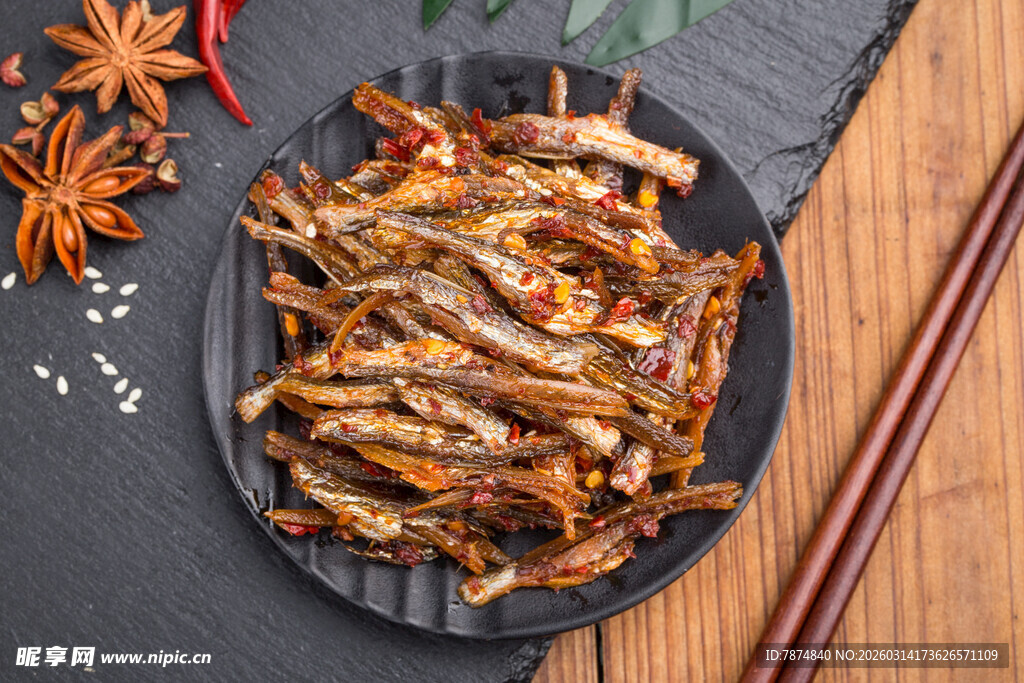 美味香辣小鱼干摆拍