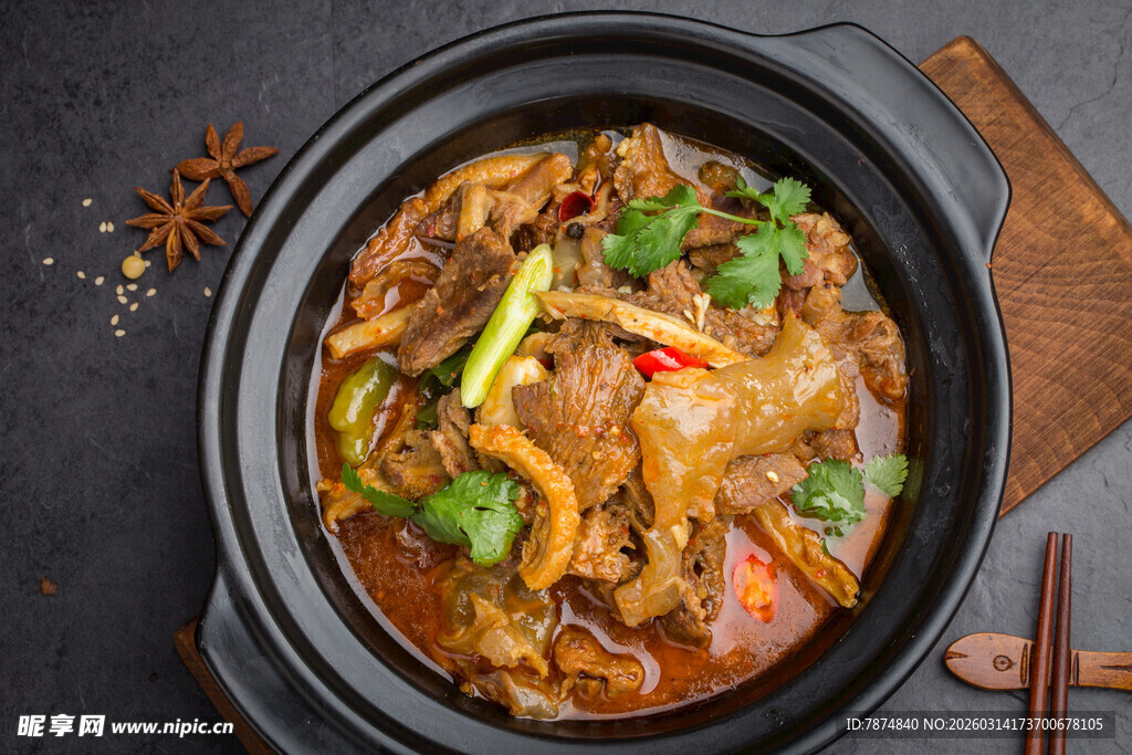 美味香辣牛蛙煲