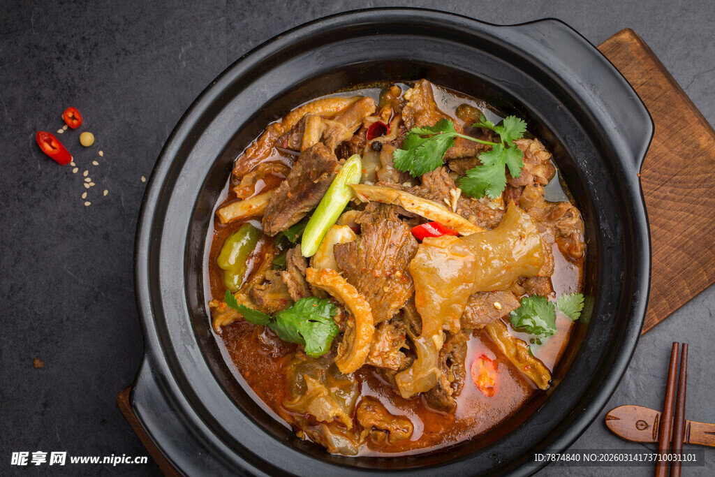 美味砂锅炖菜 香气扑鼻