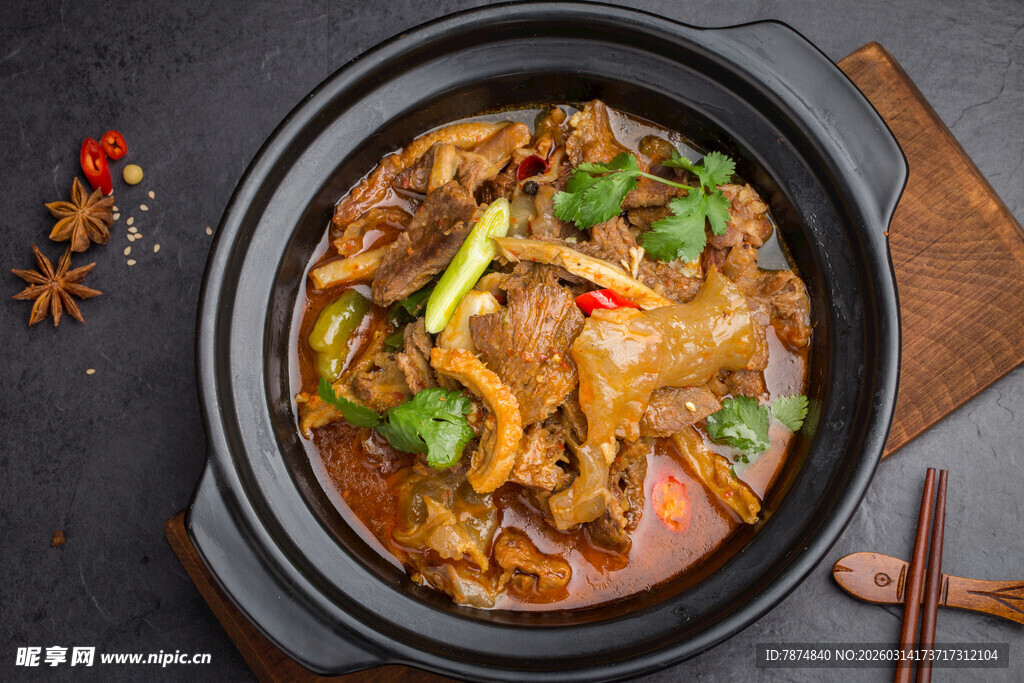 美味炖煮鸡爪煲