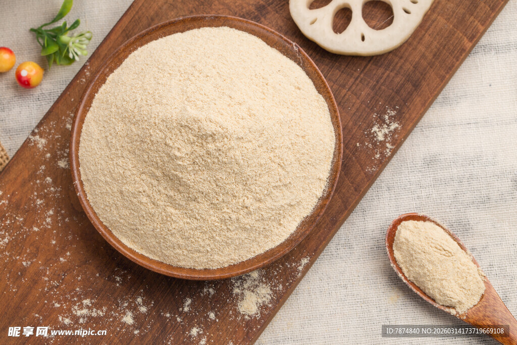 木盘装的精细面粉特写