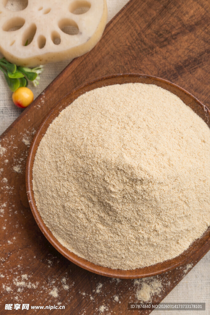 木盘里的细腻莲藕粉