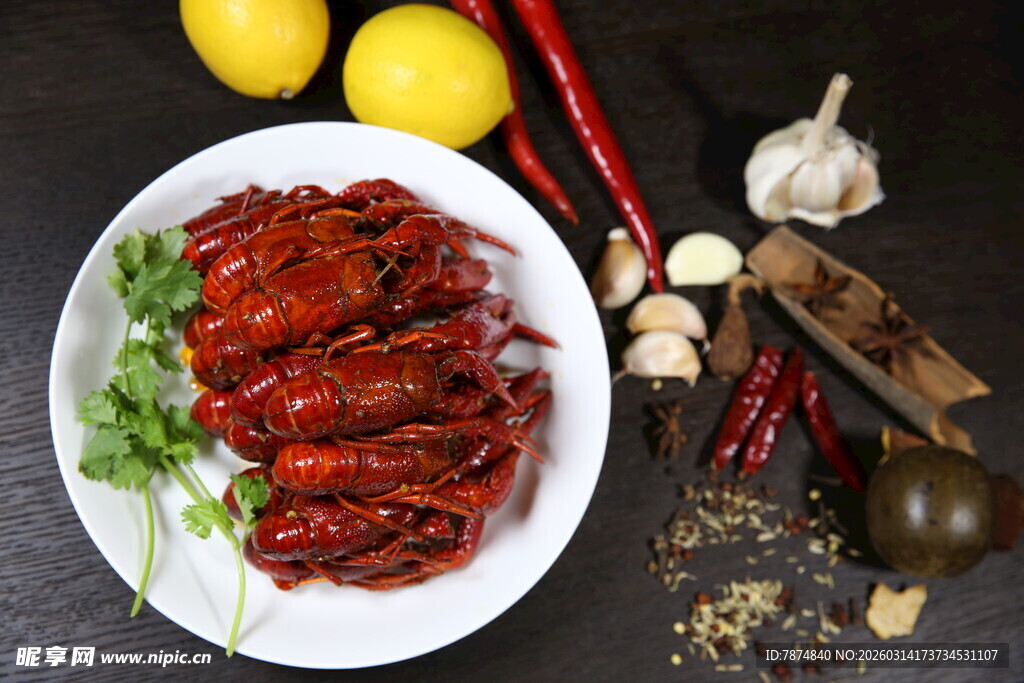 美味小龙虾及烹饪配料