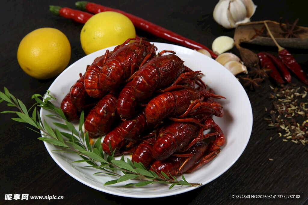 美味香辣小龙虾摆盘精美