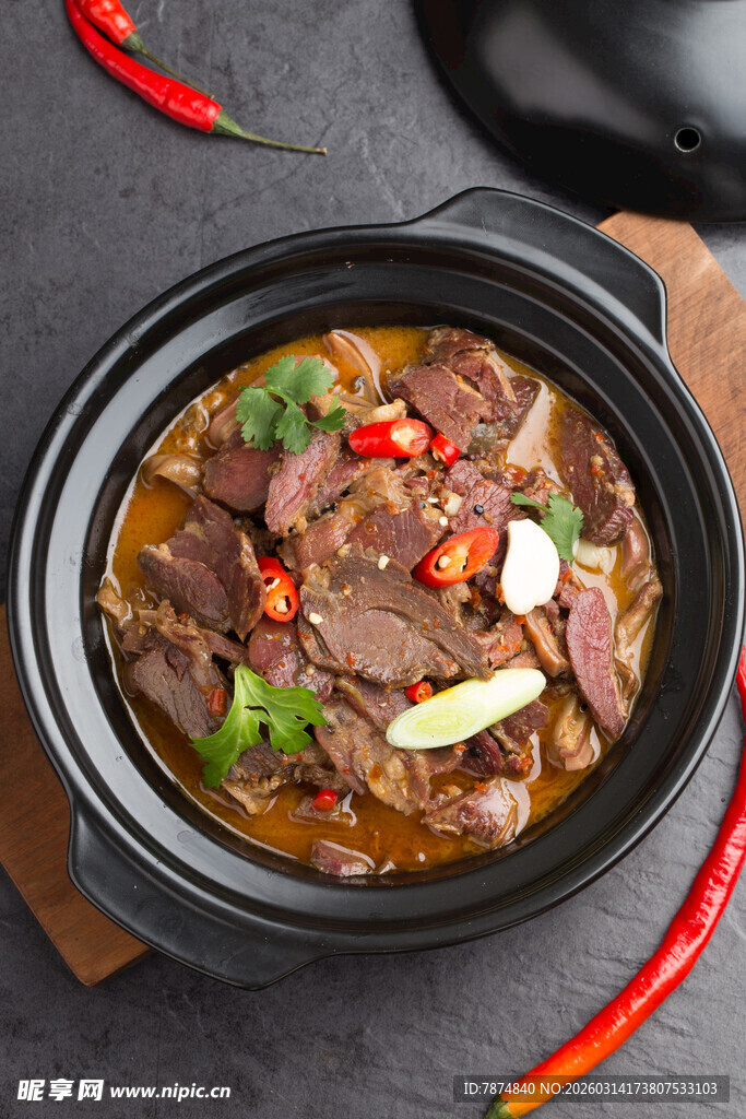 砂锅牛肉煲 鲜香诱人
