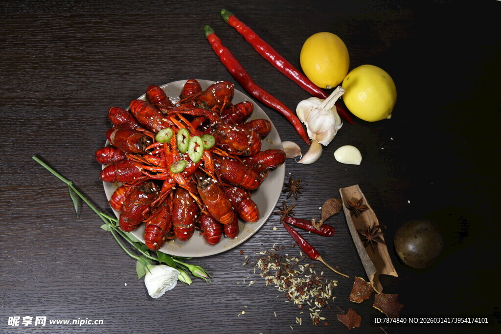 美味小龙虾搭配多样食材