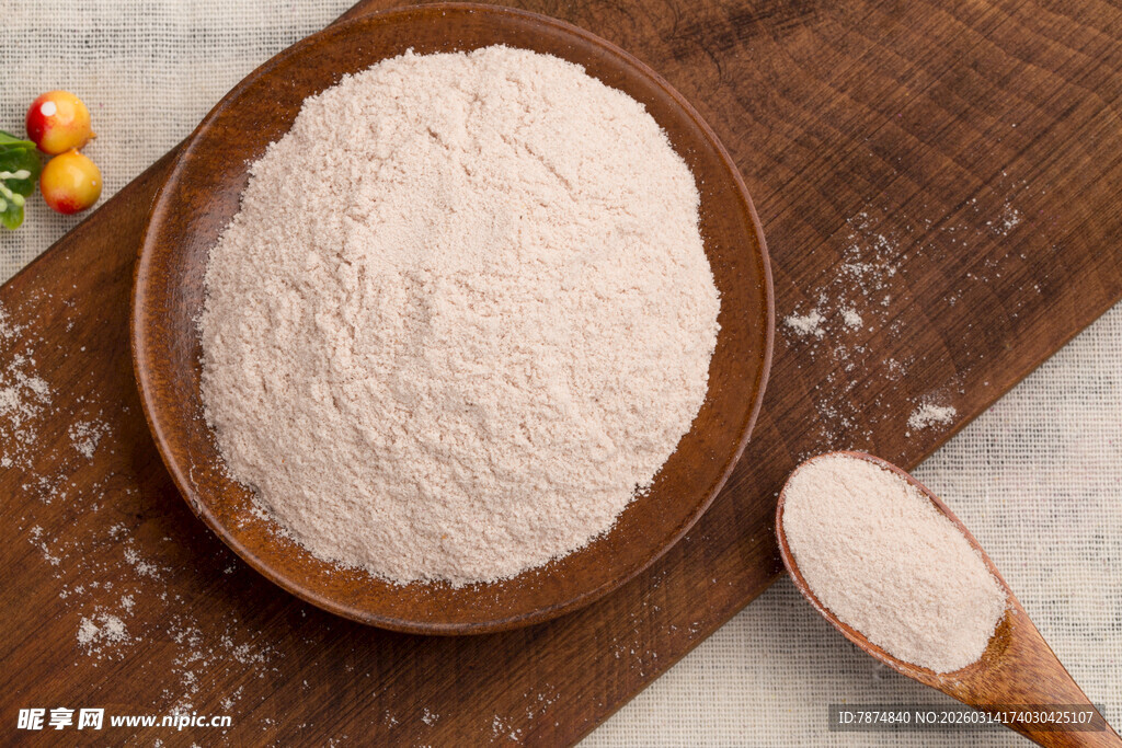 木碗中的细腻面粉