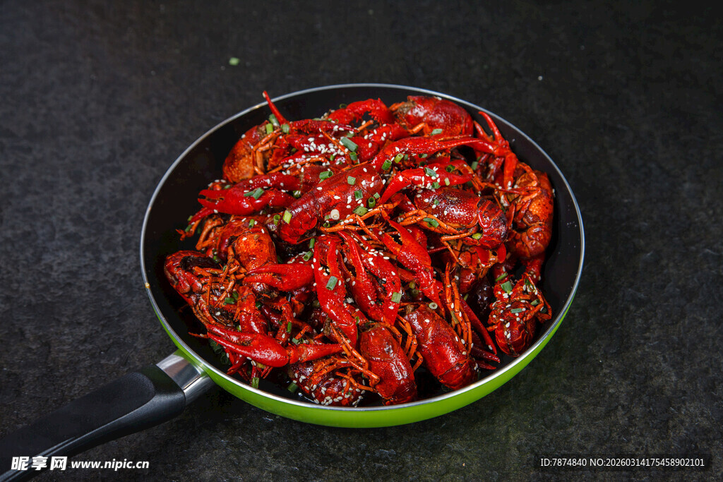 锅中美味小龙虾