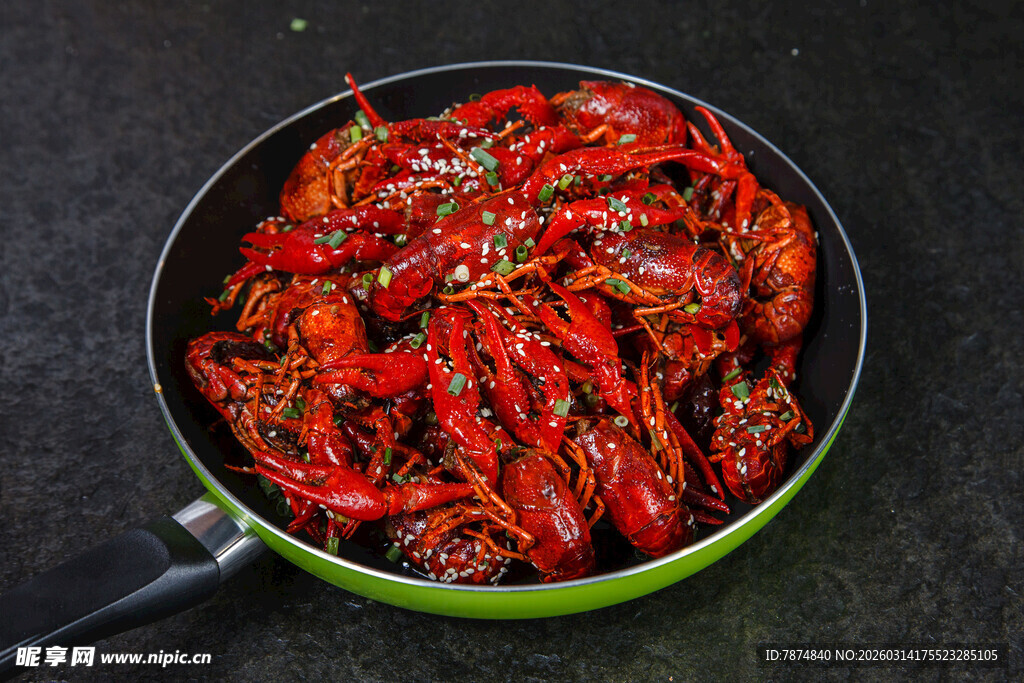 锅中美味小龙虾