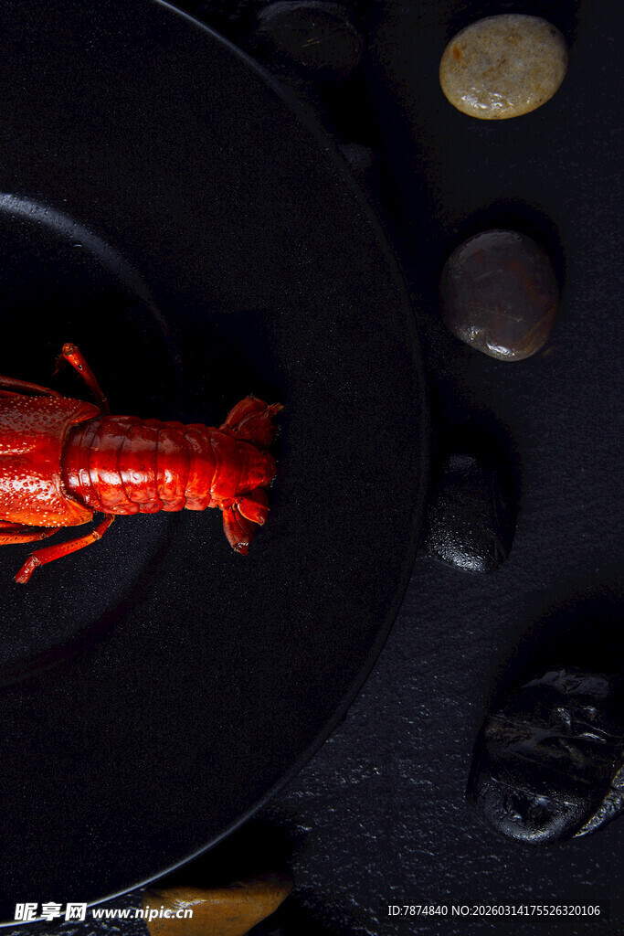 盘中红亮小龙虾