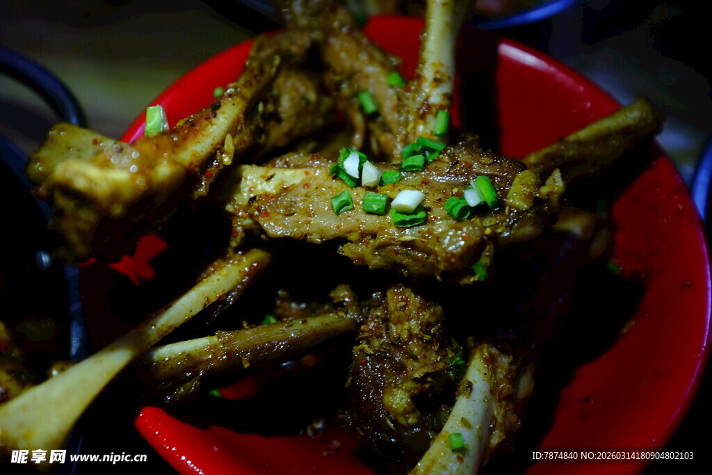 红盘香炸排骨诱人美味