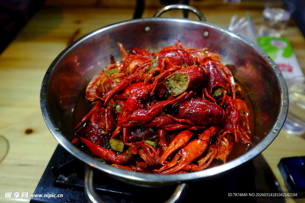 锅中美味小龙虾