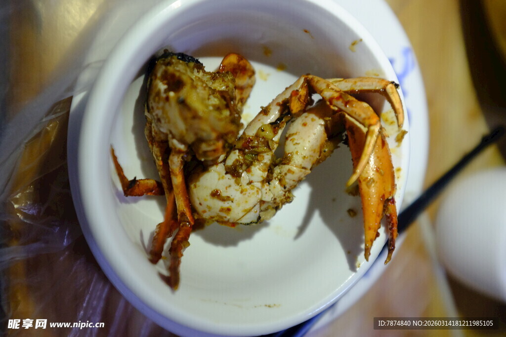 盘中螃蟹特写