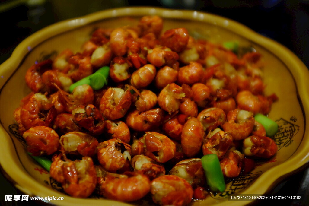 美味香辣炒田螺