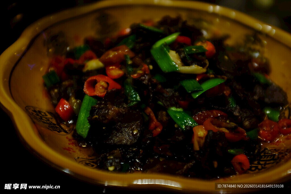 香辣可口的美味炒木耳