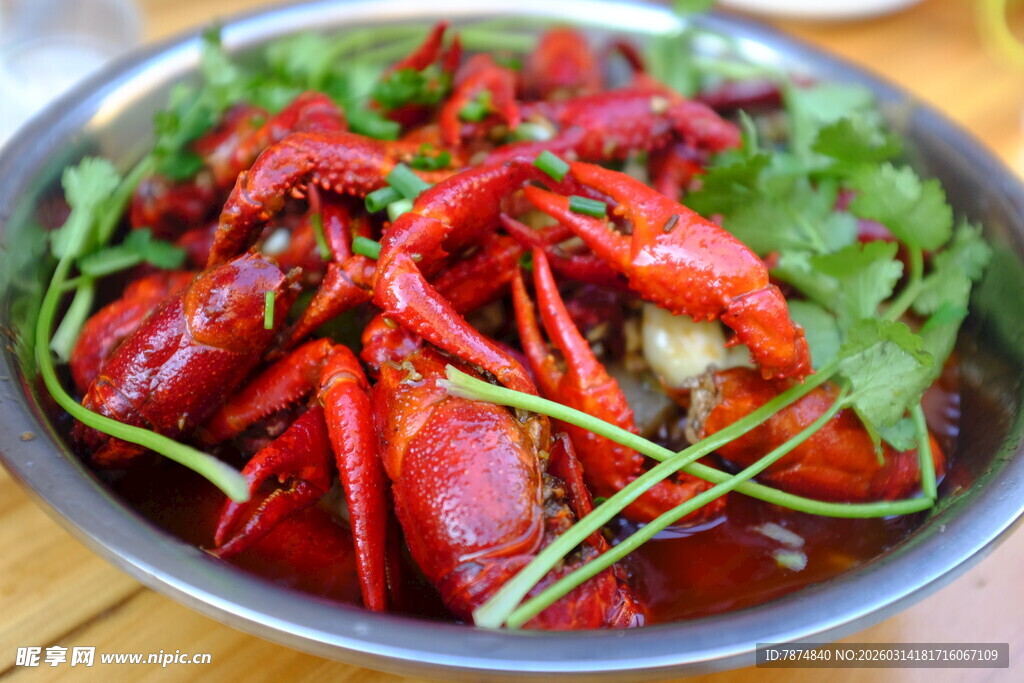 美味小龙虾 色泽诱人