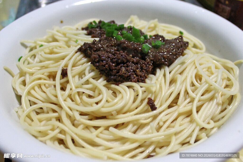 肉酱拌面
