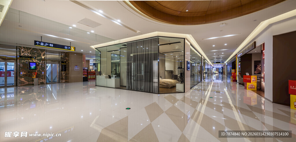 现代时尚的商场内部空间