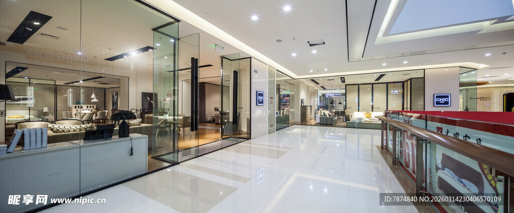 现代商场内部宽敞空间