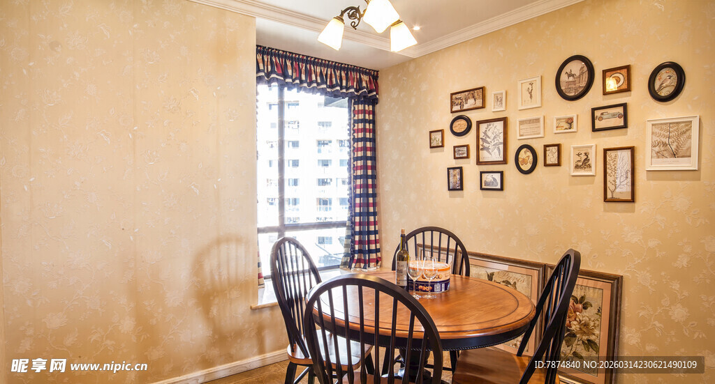 温馨餐厅一角装饰展示