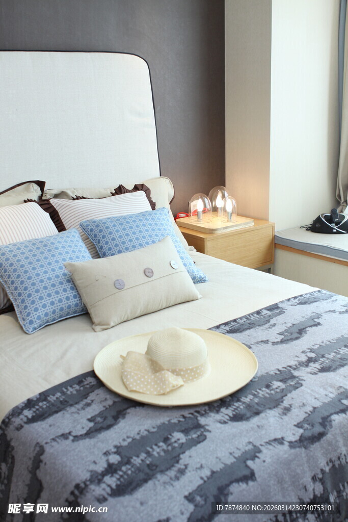 温馨卧室床品布置展示