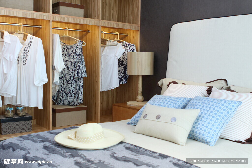 温馨卧室与开放式衣帽间