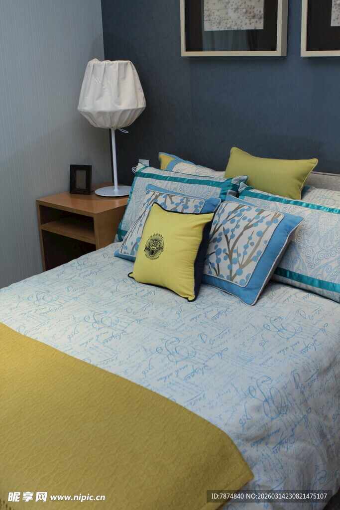 温馨卧室床品布置展示