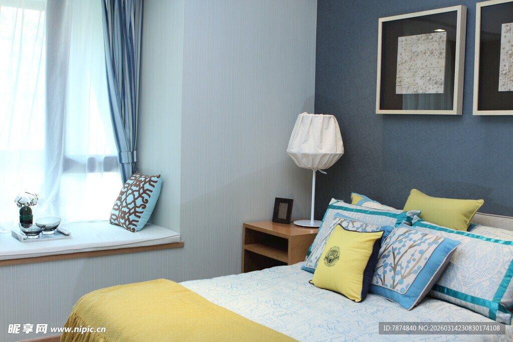 温馨卧室一角 色彩搭配佳