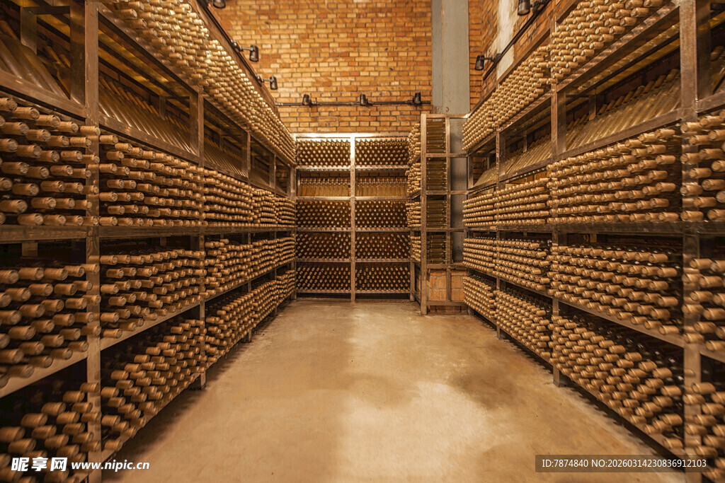 豪华酒窖 海量藏酒陈列