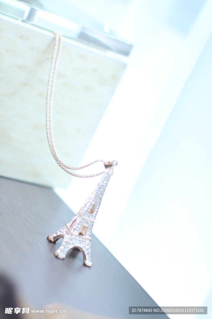 埃菲尔铁塔造型精美项链