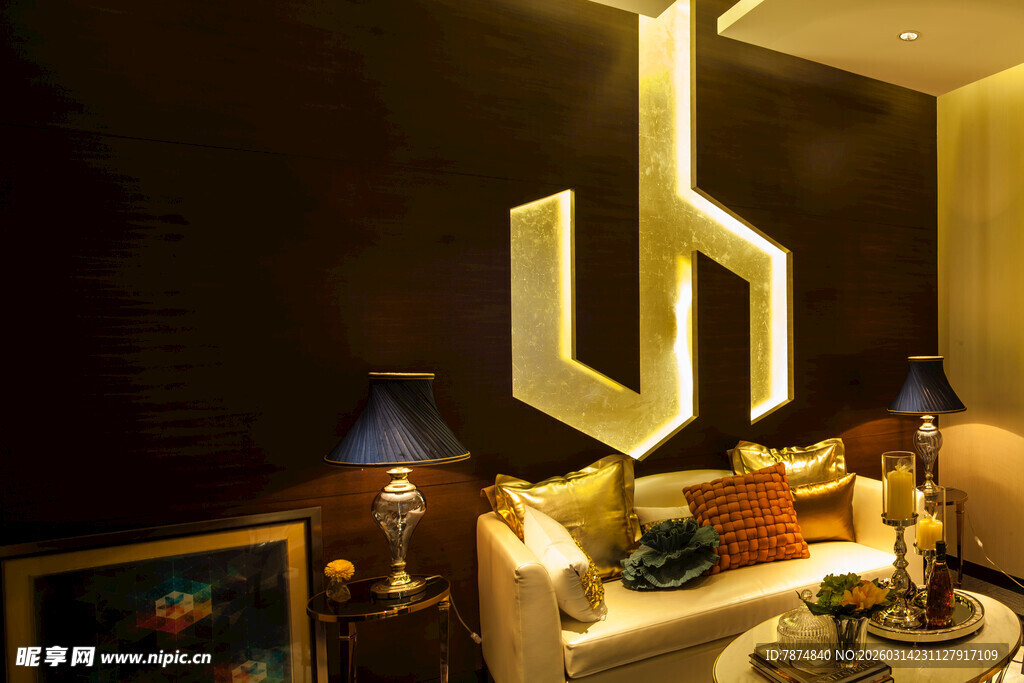 现代客厅独特字母造型壁灯